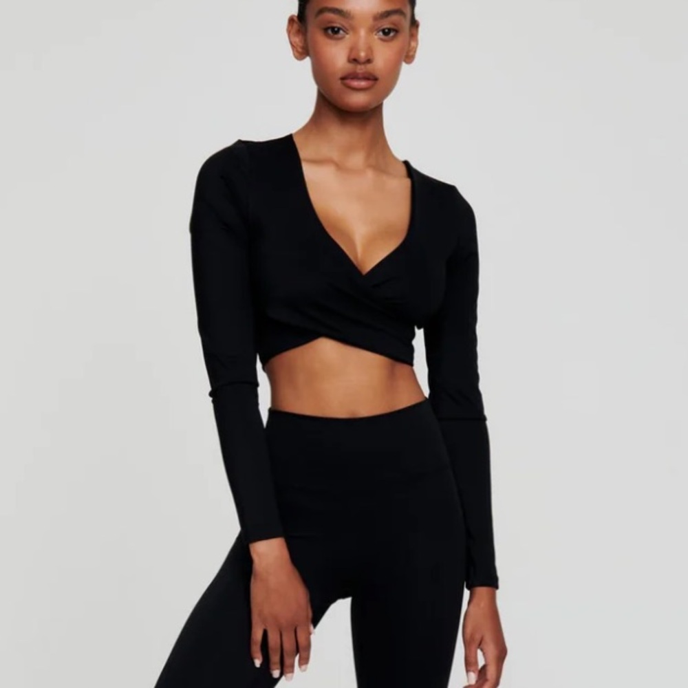 🖤 Long sleeve cropped sports top from Bo+Tee